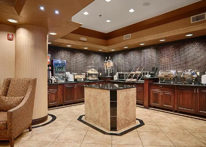 Best Western Plus Kc Speedway Inn & Suites