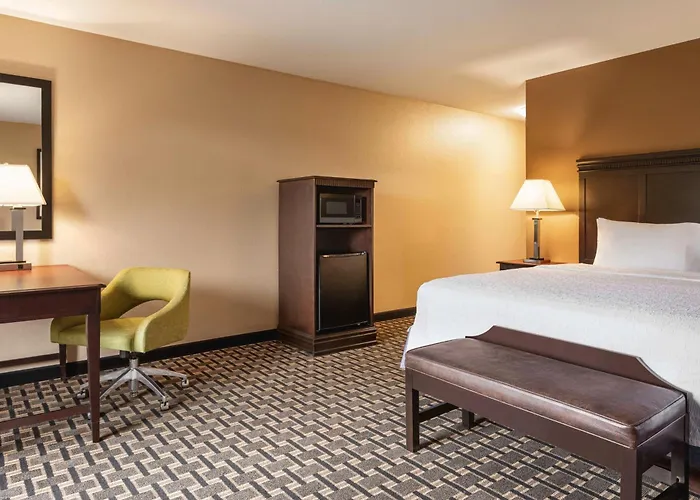 Hampton Inn & Suites Pine Bluff
