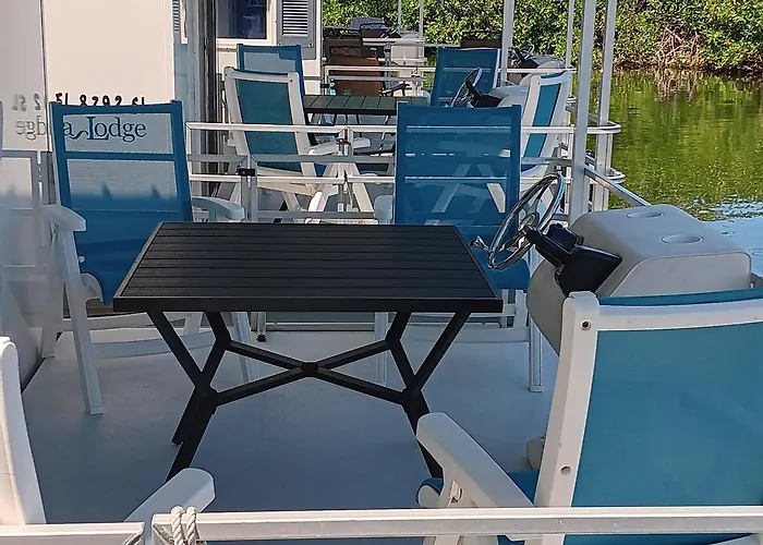Aqua Lodges At Hurricane Hole Marina
