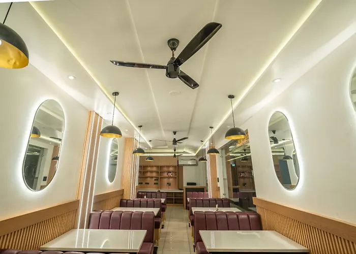 Hotel The Vaishvik Banganga Road