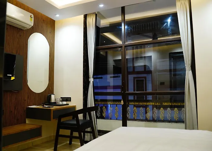 Hotel Shakuntla Palace - 400 Meters Away From Vishnu Pad Temple 7 Mins Walk