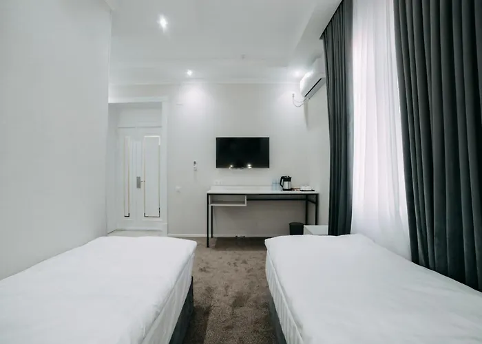 Central Plaza Hotel