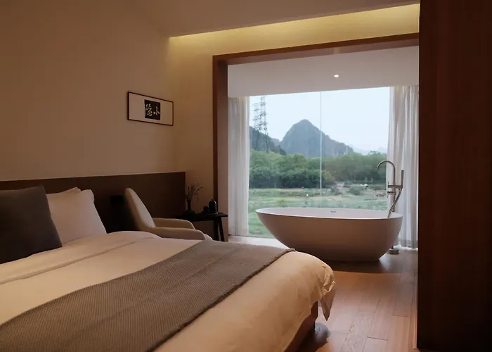 Guilin Bonjour Boutique Hotel- Free pick up service over 3 nights