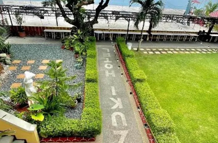 Suzuki Beach Hotel