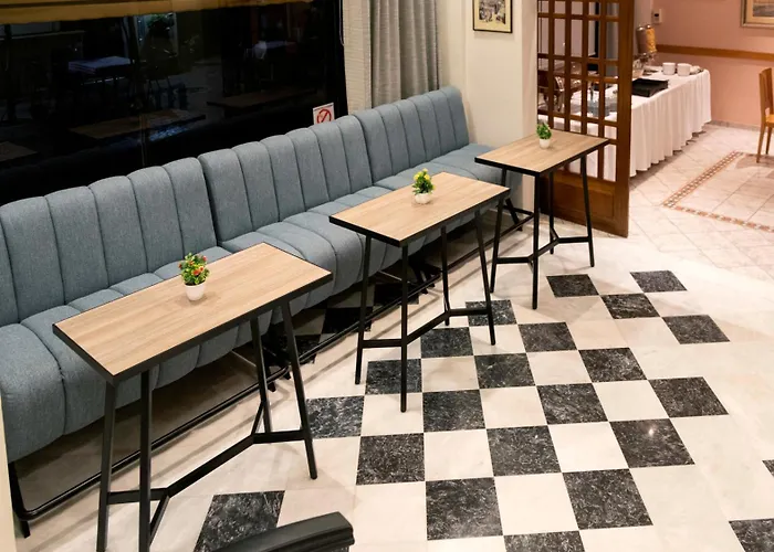 Hotel Avra