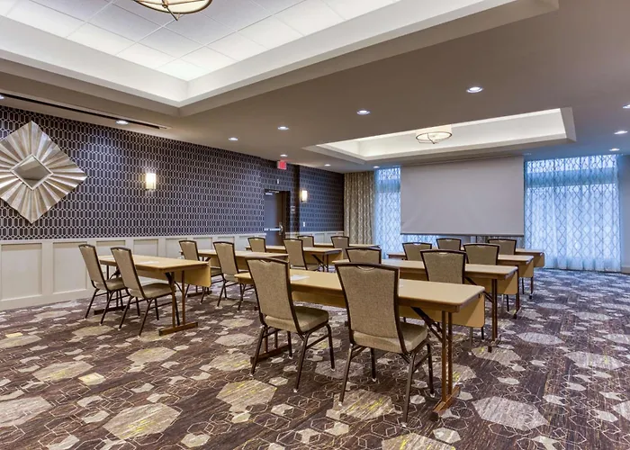 Drury Inn & Suites Cleveland Beachwood