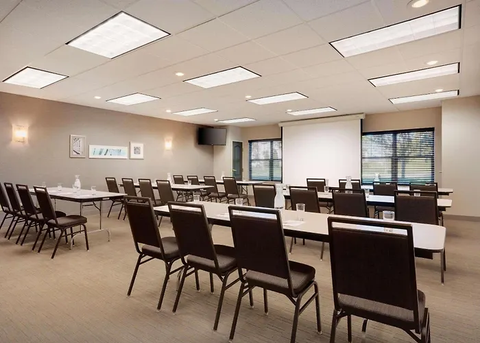 Country Inn & Suites By Radisson Albertville Near Outlet Mall