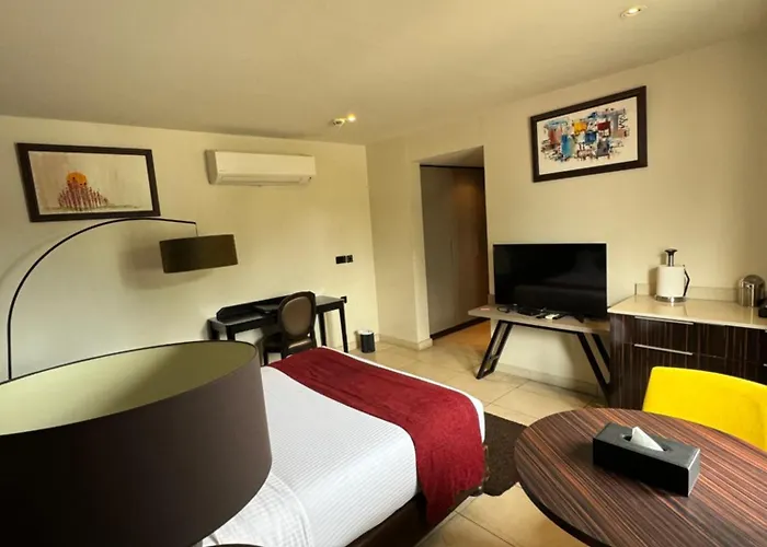 The Palms By Eagles Airport Residential