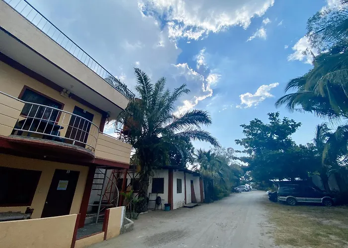 Reddoorz Hostel At Megans Paradisio Beach Resort