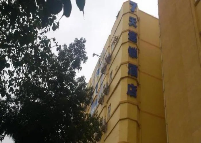 7 Days Inn Meizhou Jiangnan Kedu Commercial Plaza