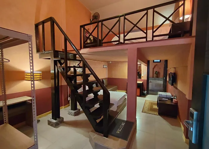 Retro Box Hotel Chumphon