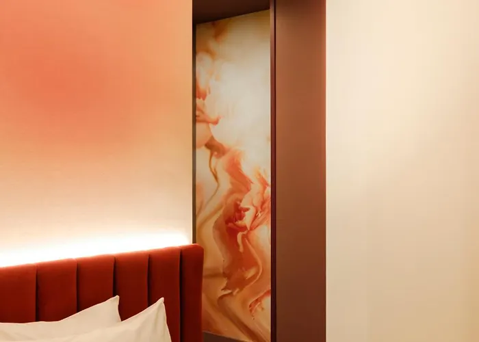 Rose Hotel Invisible