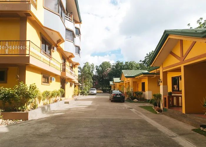 Reddoorz @ Farm Side Hotel Laoag City