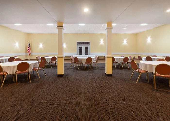 Days Inn By Wyndham Hutchinson