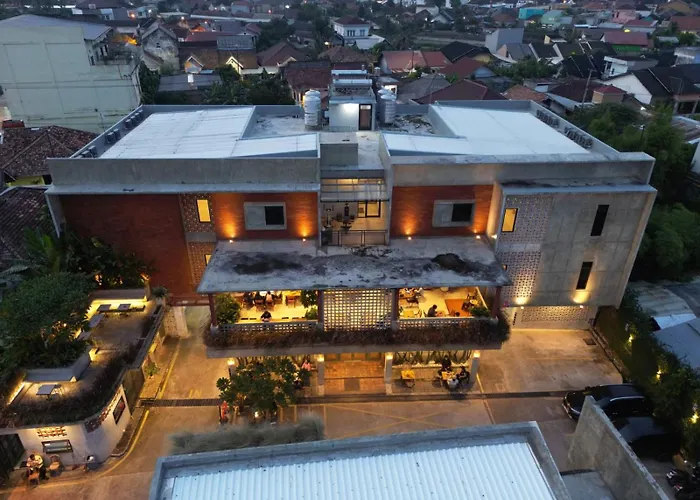 Rattanhaus Premiere