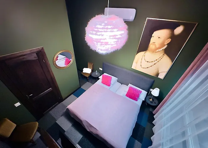 Broken bed hootel