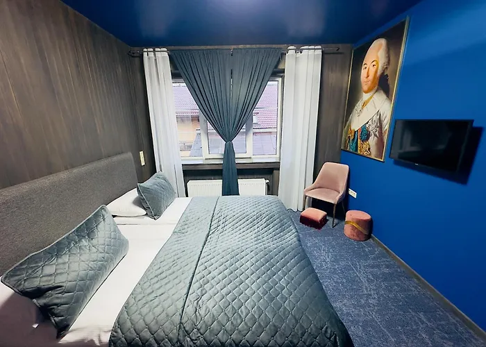 Broken Bed Hootel