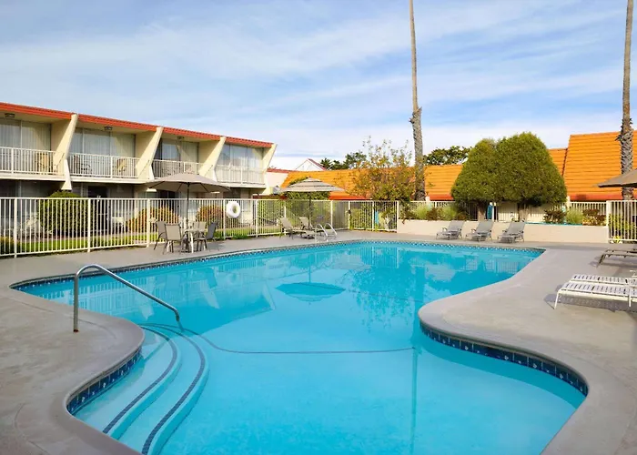 Travelodge By Wyndham Monterey Bay