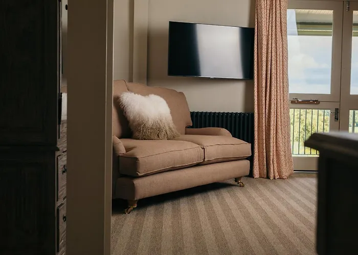 Nest Farmhouse
