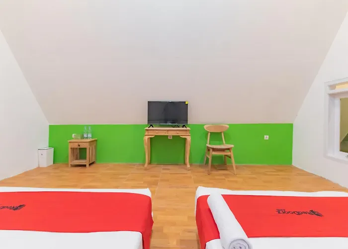 Reddoorz Syariah Plus Near Sukabumi Station