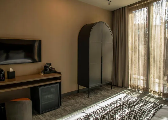Qarvasla Hotel