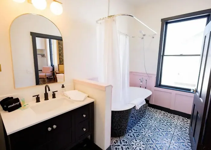 Speakeasy King Suite