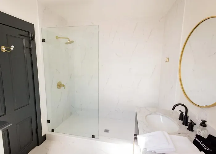Speakeasy 2 Room Suite