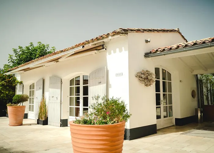 Le Clos Saint-Martin Hôtel&Spa