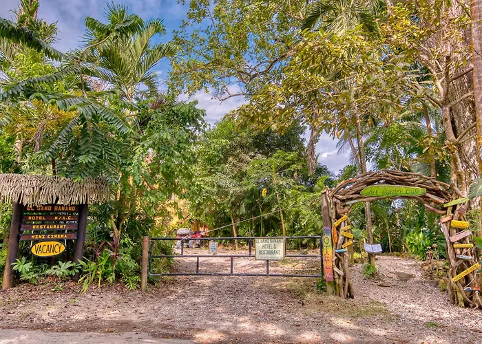 El Sano Banano Beachside Hotel