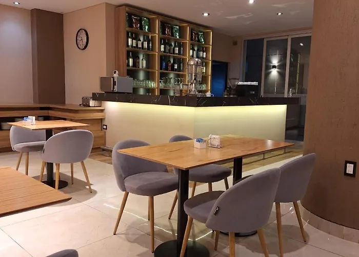 Hotel Alvarado Suites
