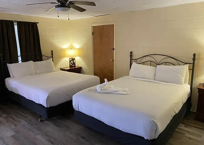 Ji2 - Queen Guest Room Located At The Joplin Inn