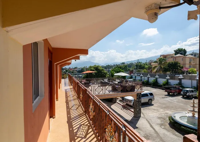 Vivy Hill'S Hotel