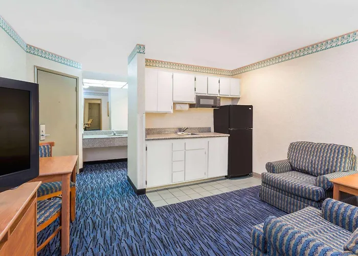 Ramada By Wyndham Kent Seattle Area