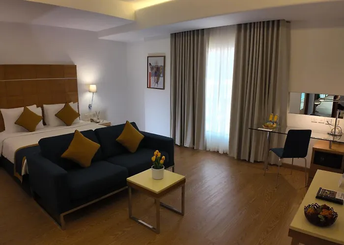 Golden Tulip Muscat
