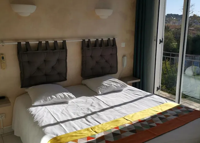 Carry Hotel