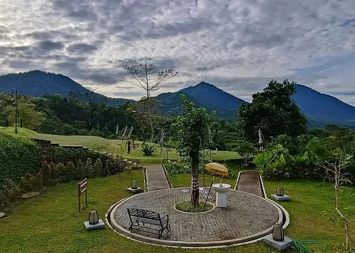 Camaradvipa Retreat Munduk