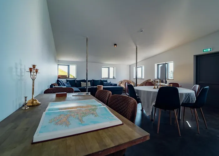 Farmhouse Lodge