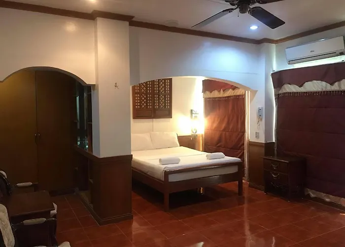 Tahanan Lakeview Hotel