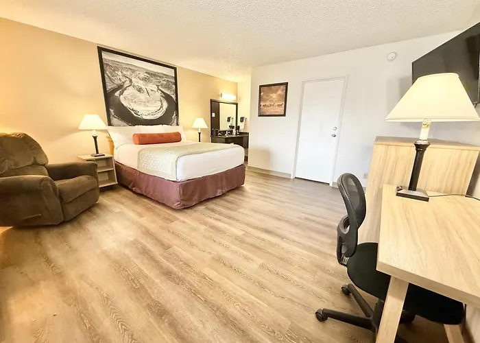 Super 8 By Wyndham Salina/Scenic Hills Area