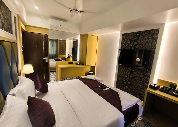 Golden Oasis Suites