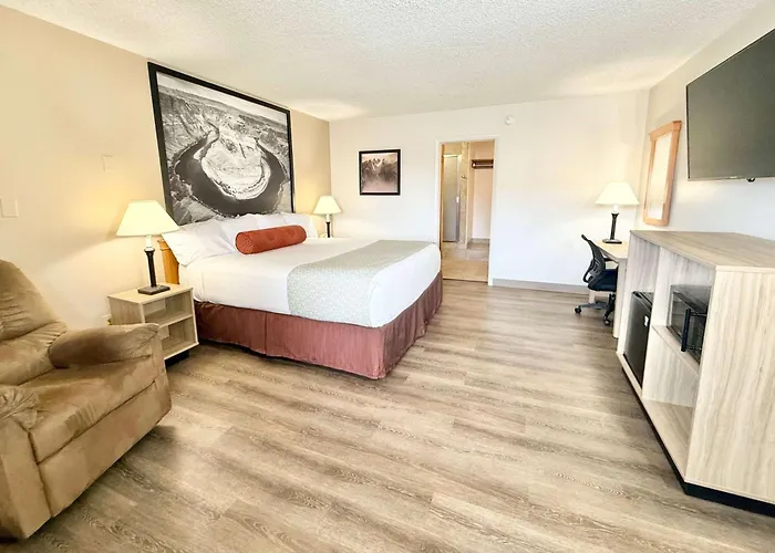 Super 8 By Wyndham Salina/Scenic Hills Area