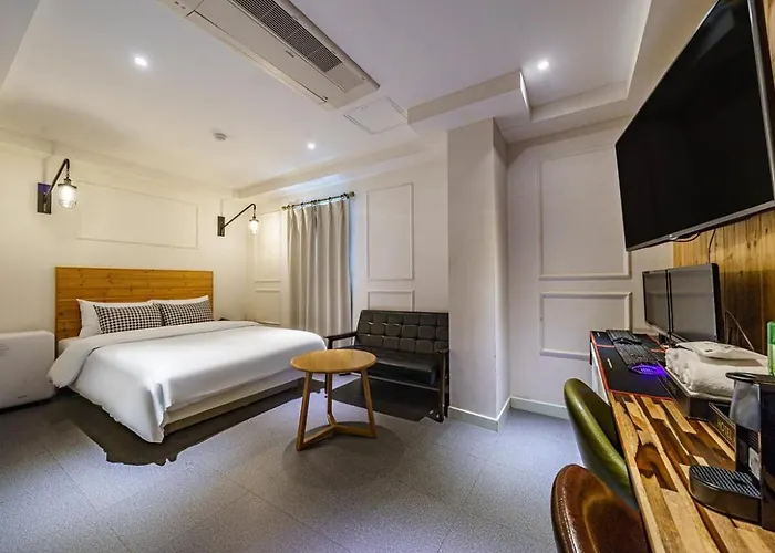 Avenue Hotel