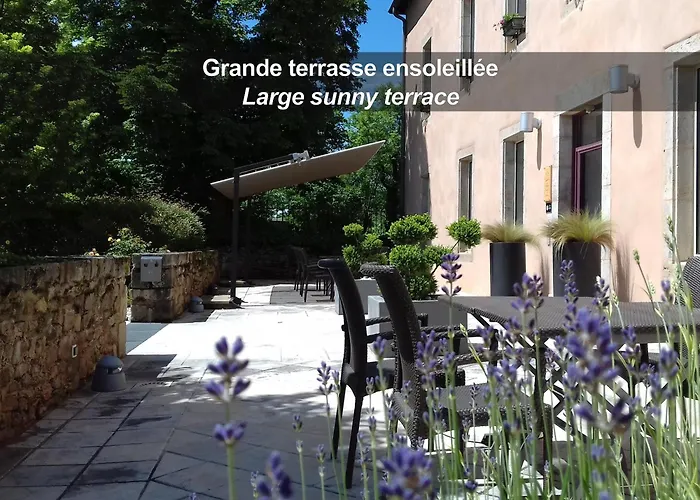 HÔTEL LA FERME DE BOURRAN - RODEZ - parking privé avec bornes pour voitures électriques