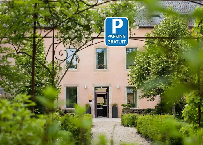 HÔTEL LA FERME DE BOURRAN - RODEZ - parking privé avec bornes pour voitures électriques
