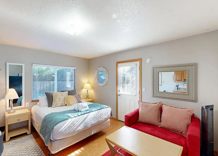 Beaches Inn | Pirates Cove Cabana 8