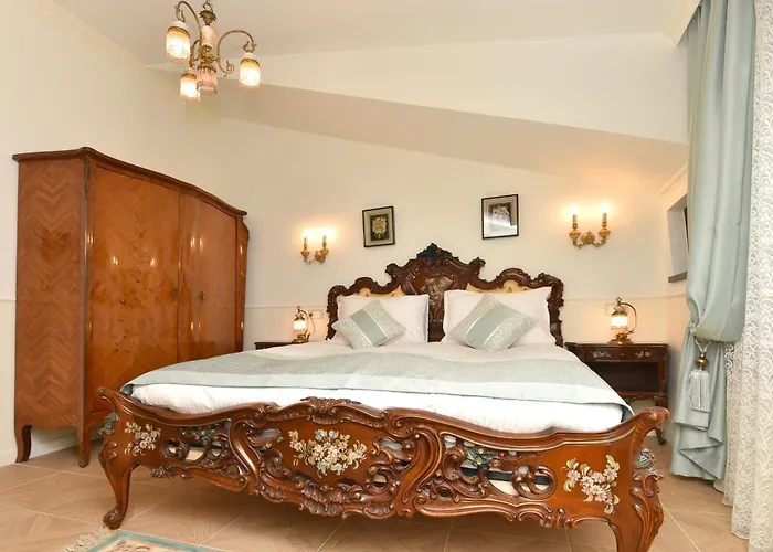 Royal Hotel