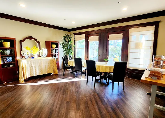 Santa Paula Inn
