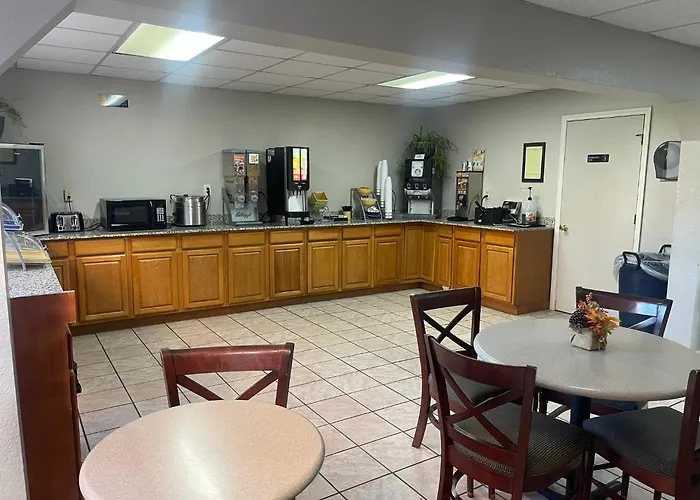 Days Inn By Wyndham Madisonville