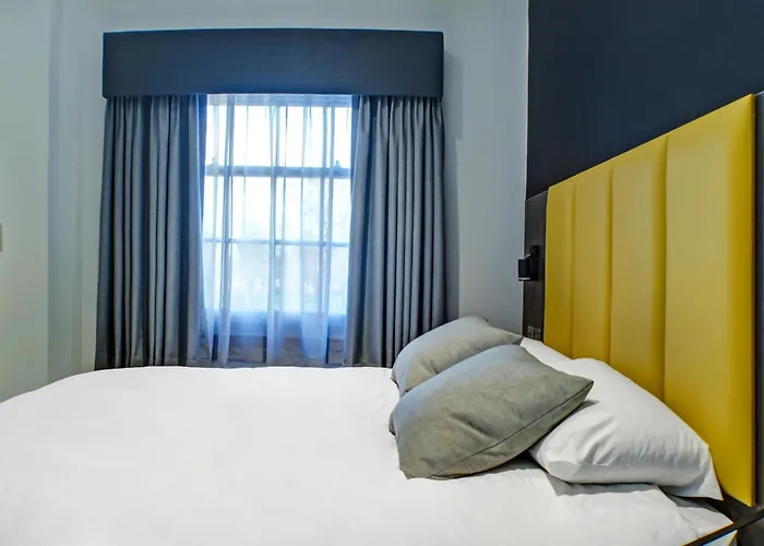 Oyo Tamworth Arms Boutique Pub & Hotel
