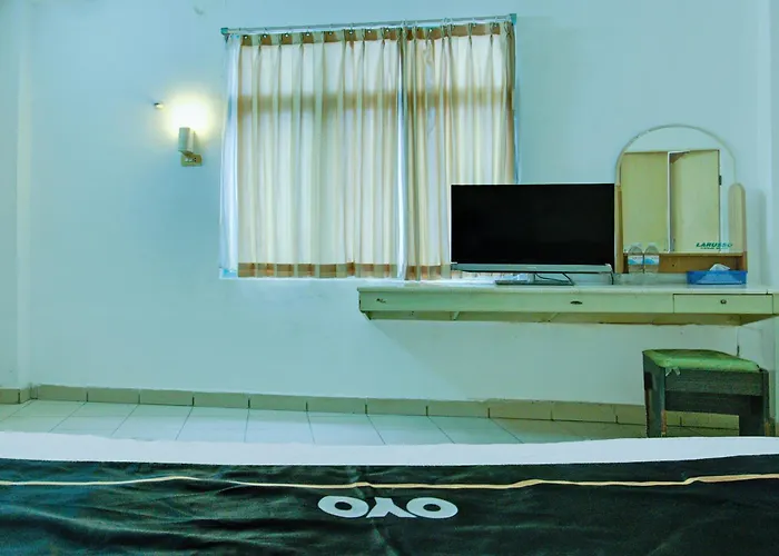 Townhouse Oak Palembang Near Jembatan Ampera Formerly Azzura Hotel